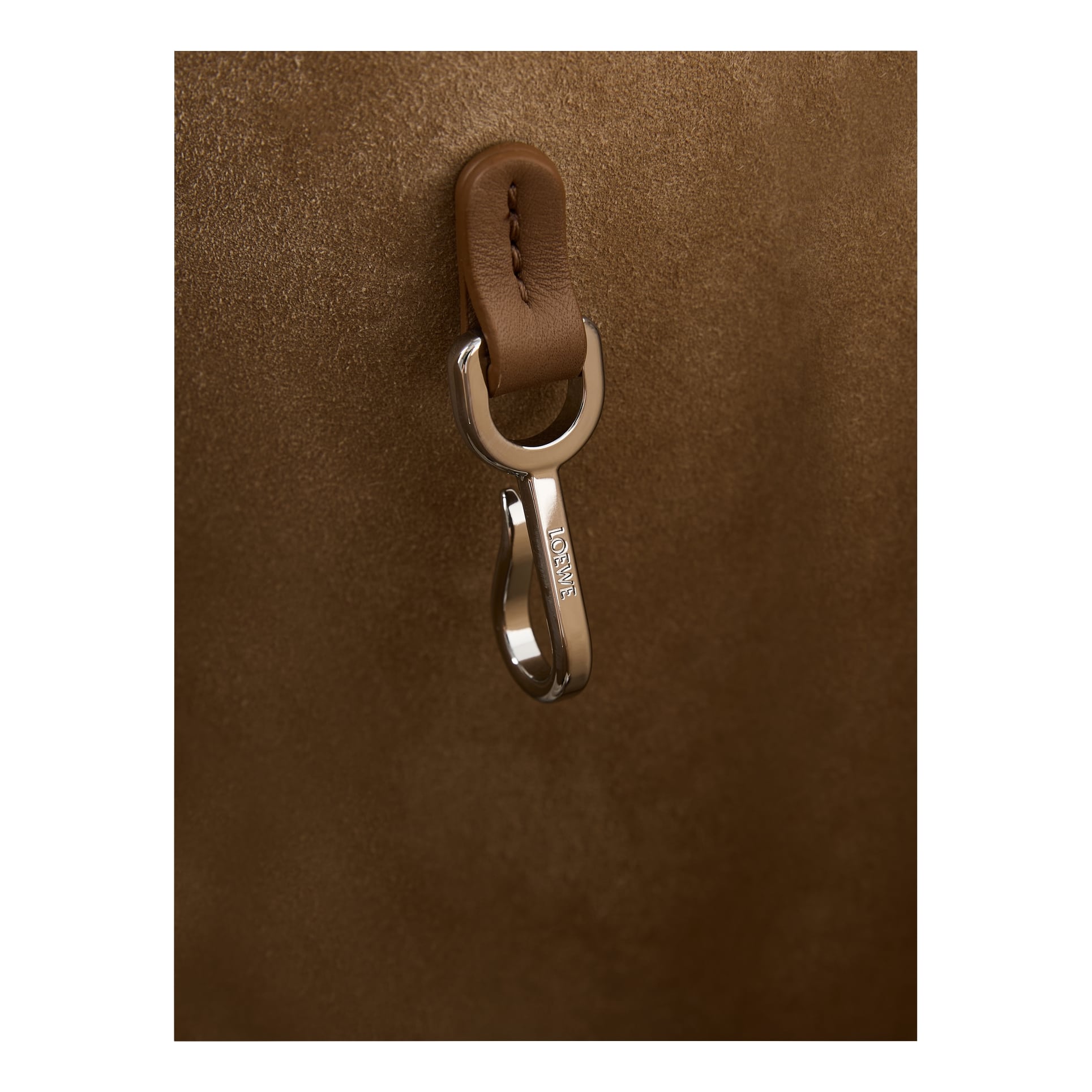LOEWE Schultertasche 'Bilbao Medium' Mocha, Detailansicht – UNGER.DE