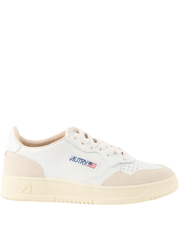 Trainers 'Medalist Low' white/beige