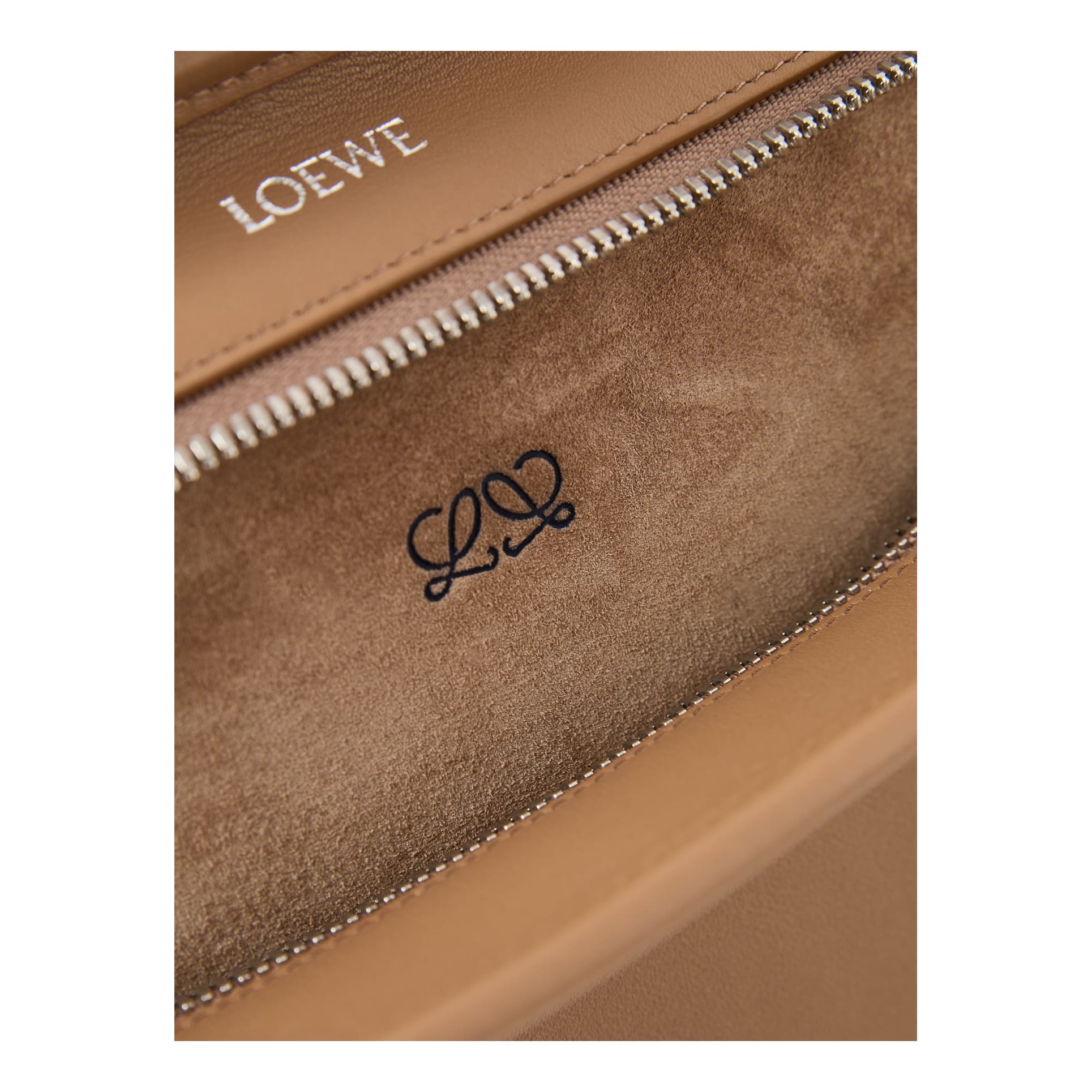 LOEWE Handtasche 'Amazona 180 Medium' Mocha, Detailansicht – UNGER.DE