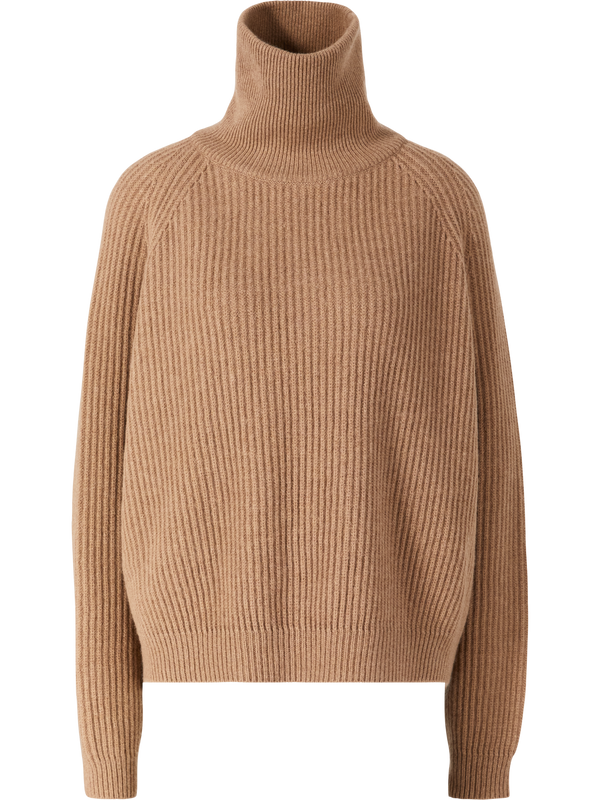 Camel-coloured ribbed cashmere jumper with a roll neck