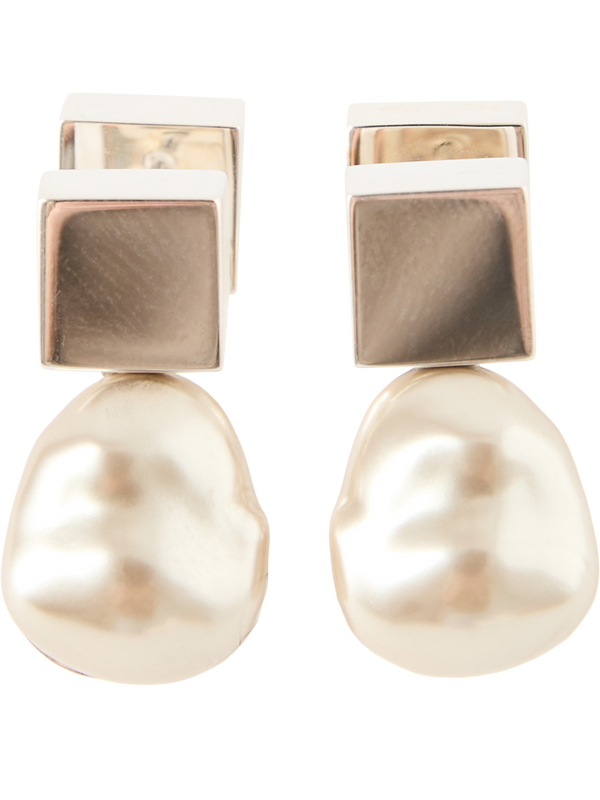 Drop-shaped pearl earrings gold