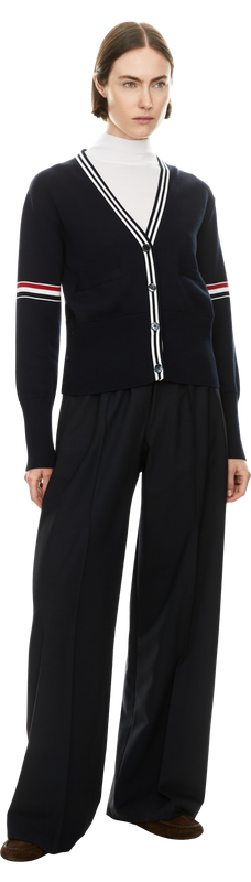 Cardigan with a sailboat intarsia pattern in navy blue