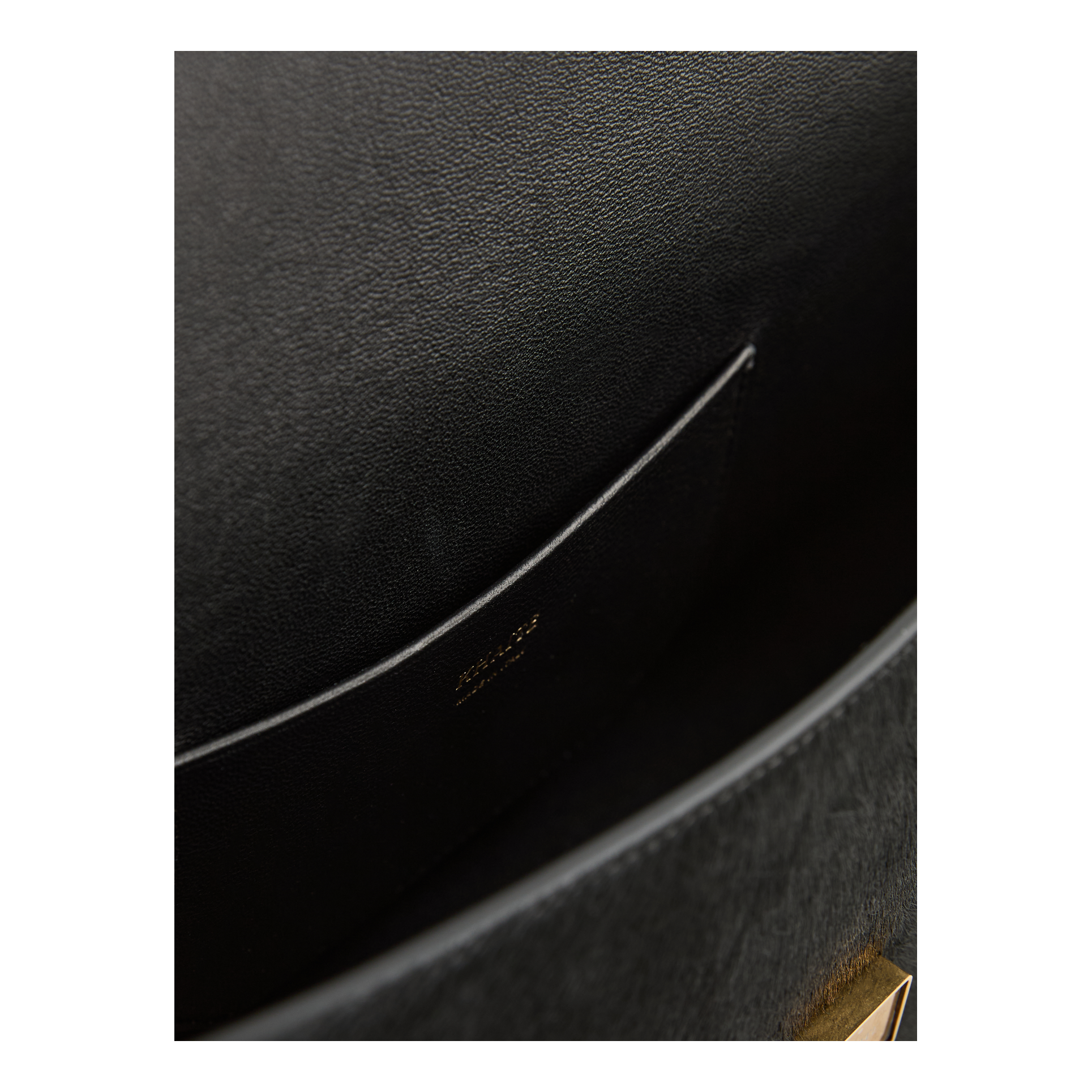 Khaite Clutch 'Audrey' aus Kalbsfell Schwarz, Detailansicht – UNGER.DE