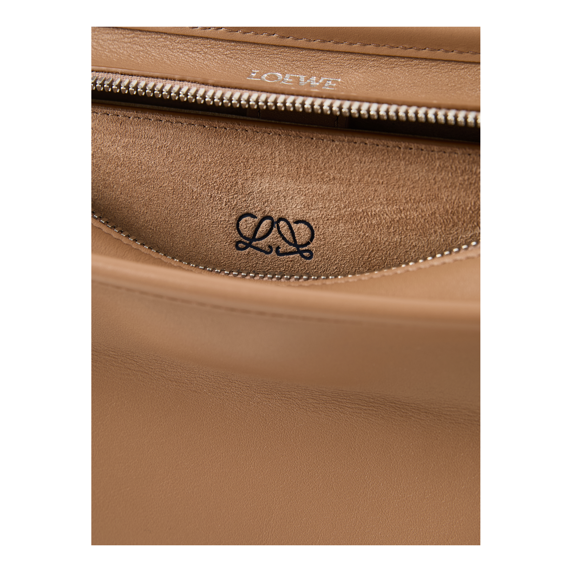 LOEWE 'Amazona 180 Small' handbag in Mocha, Detail view – UNGER.DE