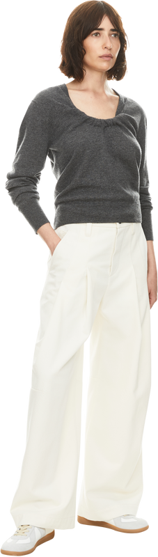Knitted jumper with a twisted round neckline – grey