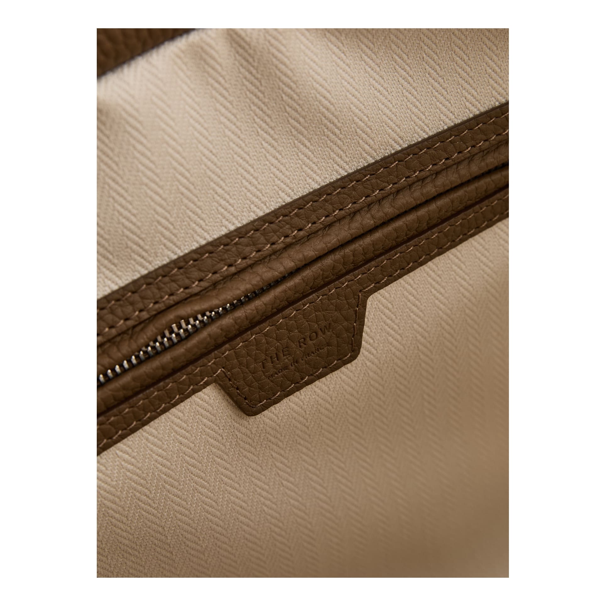 The Row Handtasche 'Marlo 12' aus genarbtem Kalbsleder Beige, Detailansicht – UNGER.DE