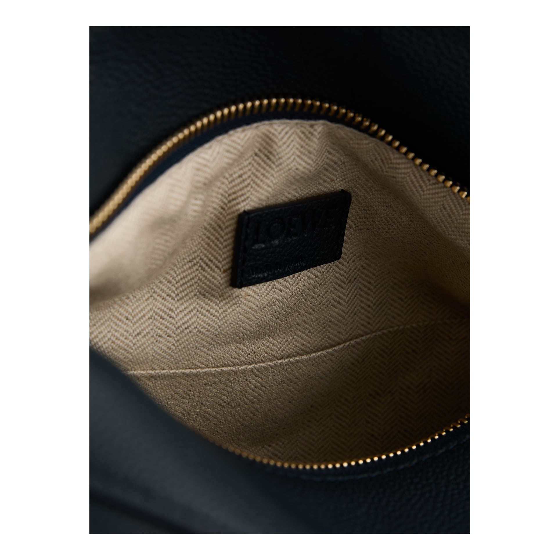 LOEWE Handtasche 'Puzzle Edge Small' Deep Navy, Detailansicht – UNGER.DE
