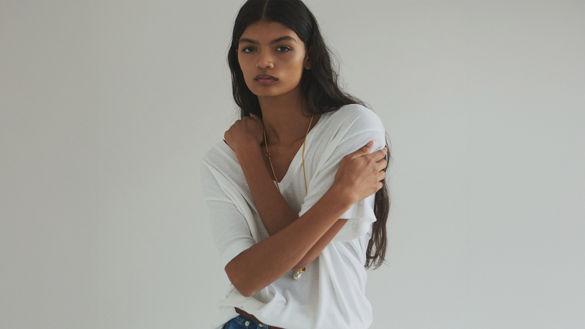 white tee. that's it.
