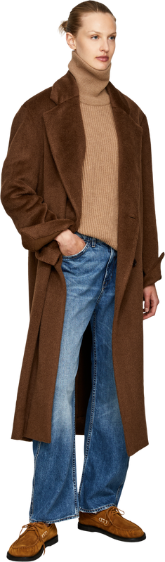 Camel-coloured ribbed cashmere jumper with a roll neck