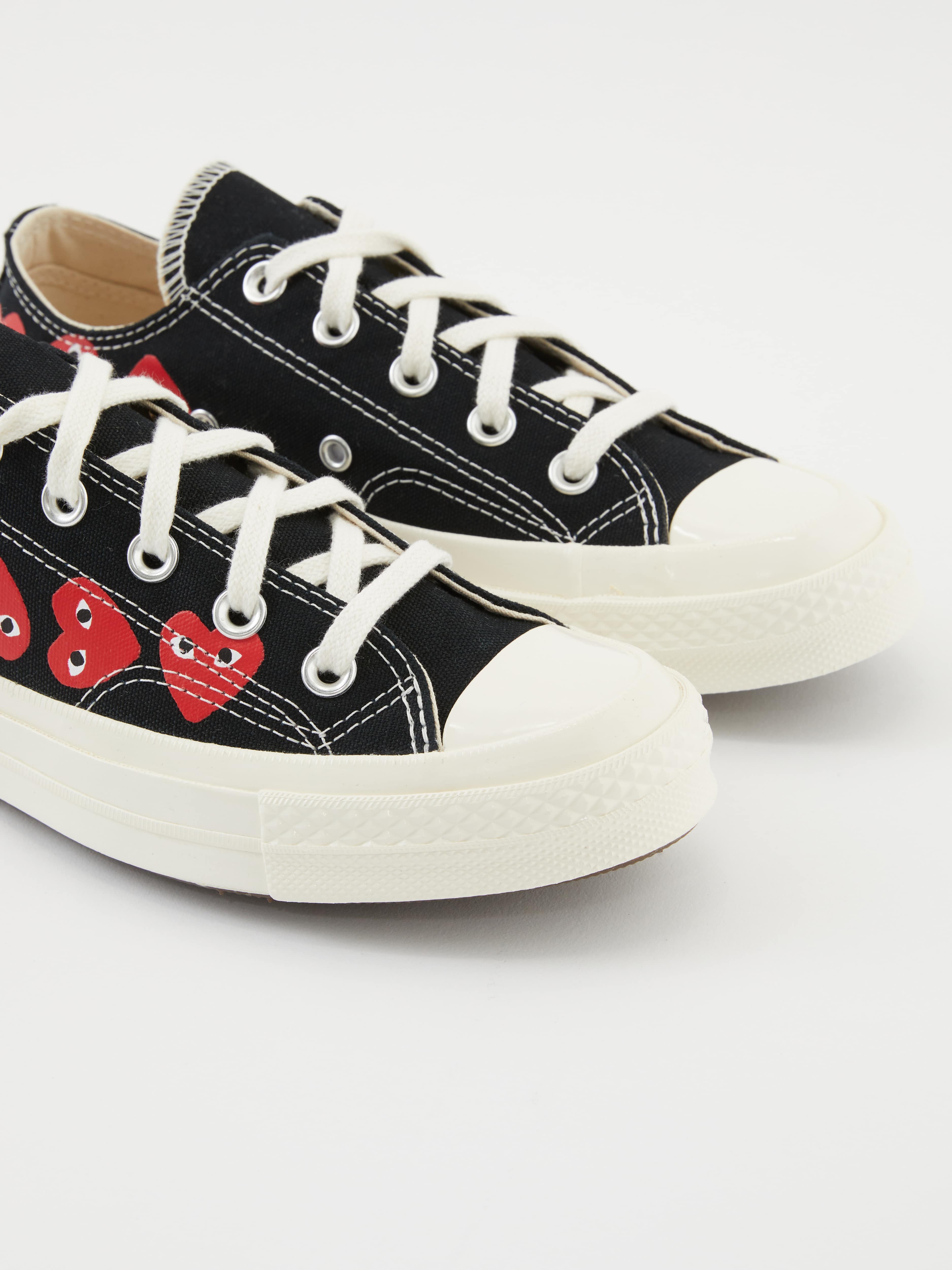 Low Top Chucks Play Converse Heart Schwarz