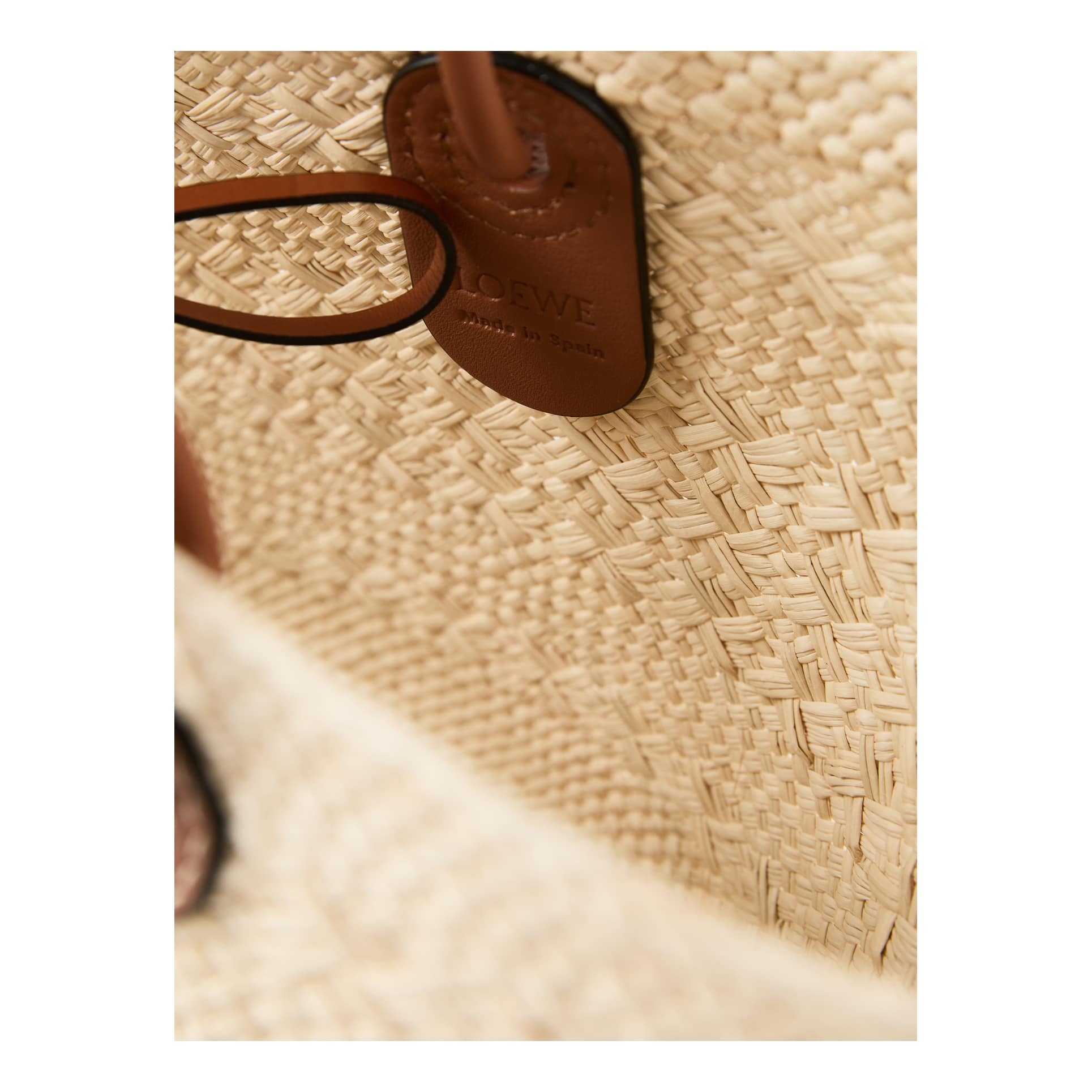LOEWE Shopper 'Anagram Basket Small' Natural/Tan, Detailansicht – UNGER.DE