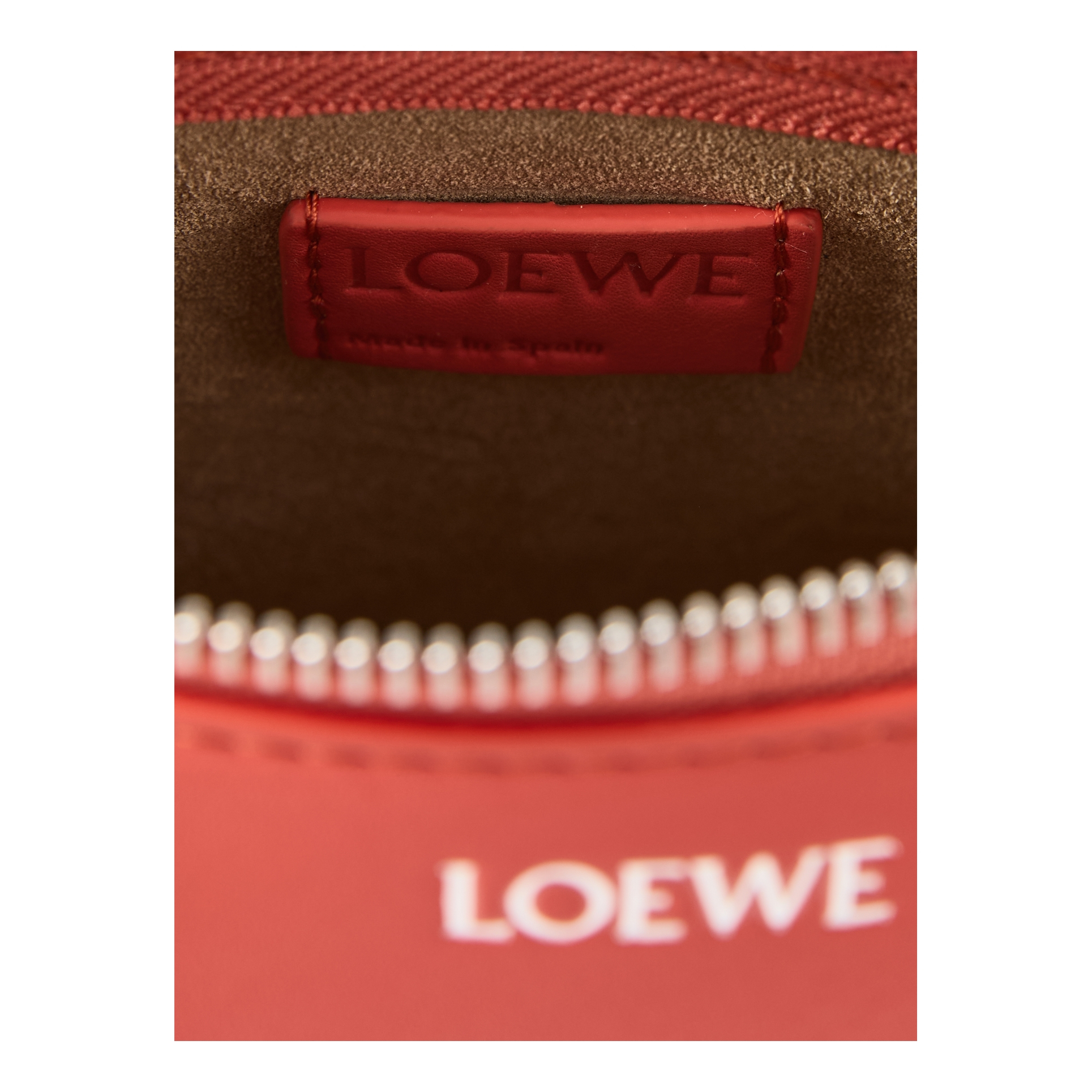 LOEWE Pouch 'Joya' aus Kalbsleder Sunrise Orange, Detailansicht – UNGER.DE