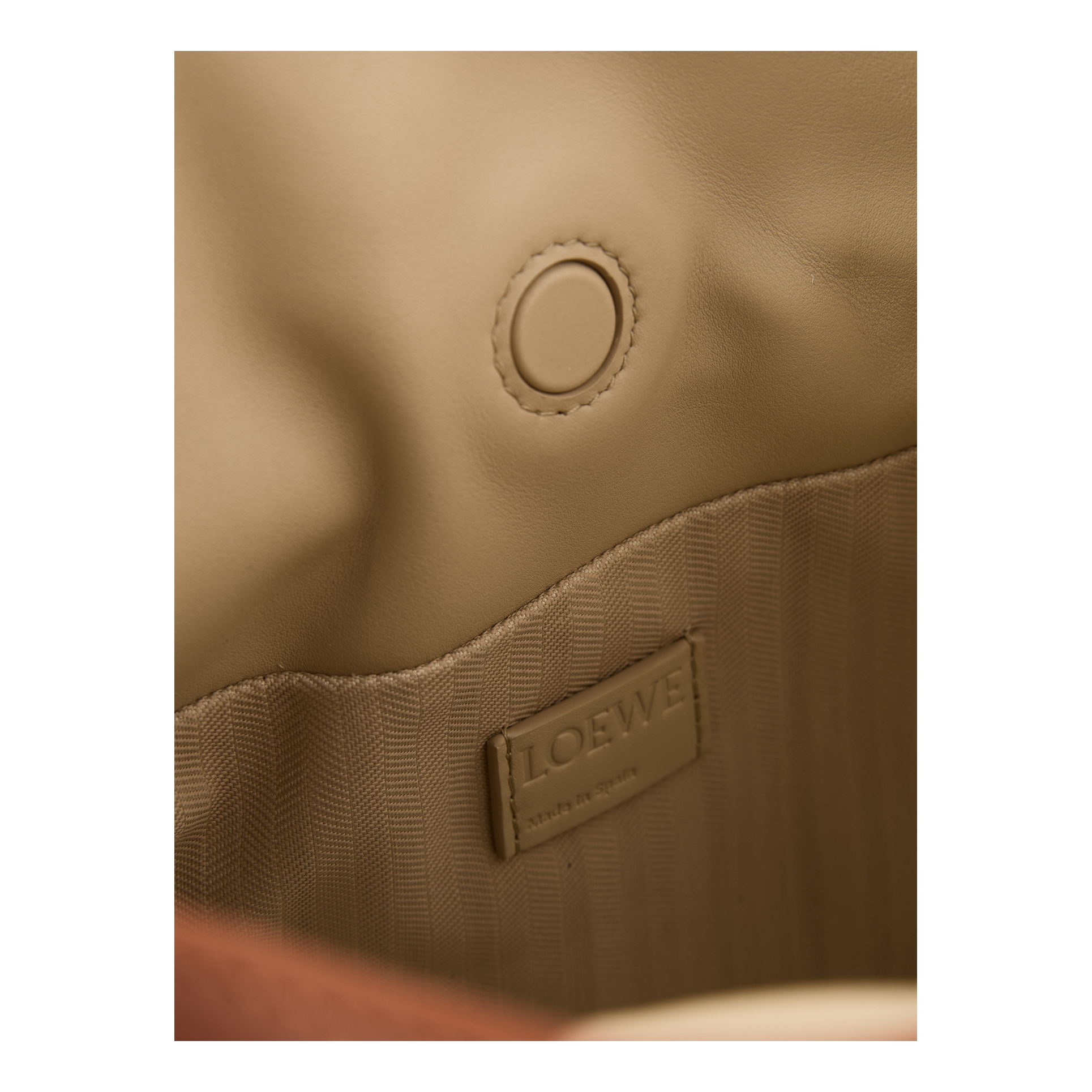 LOEWE Clutch 'Flamenco Layers Medium' Multicolor/Squirrel, Rückseite – UNGER.DE